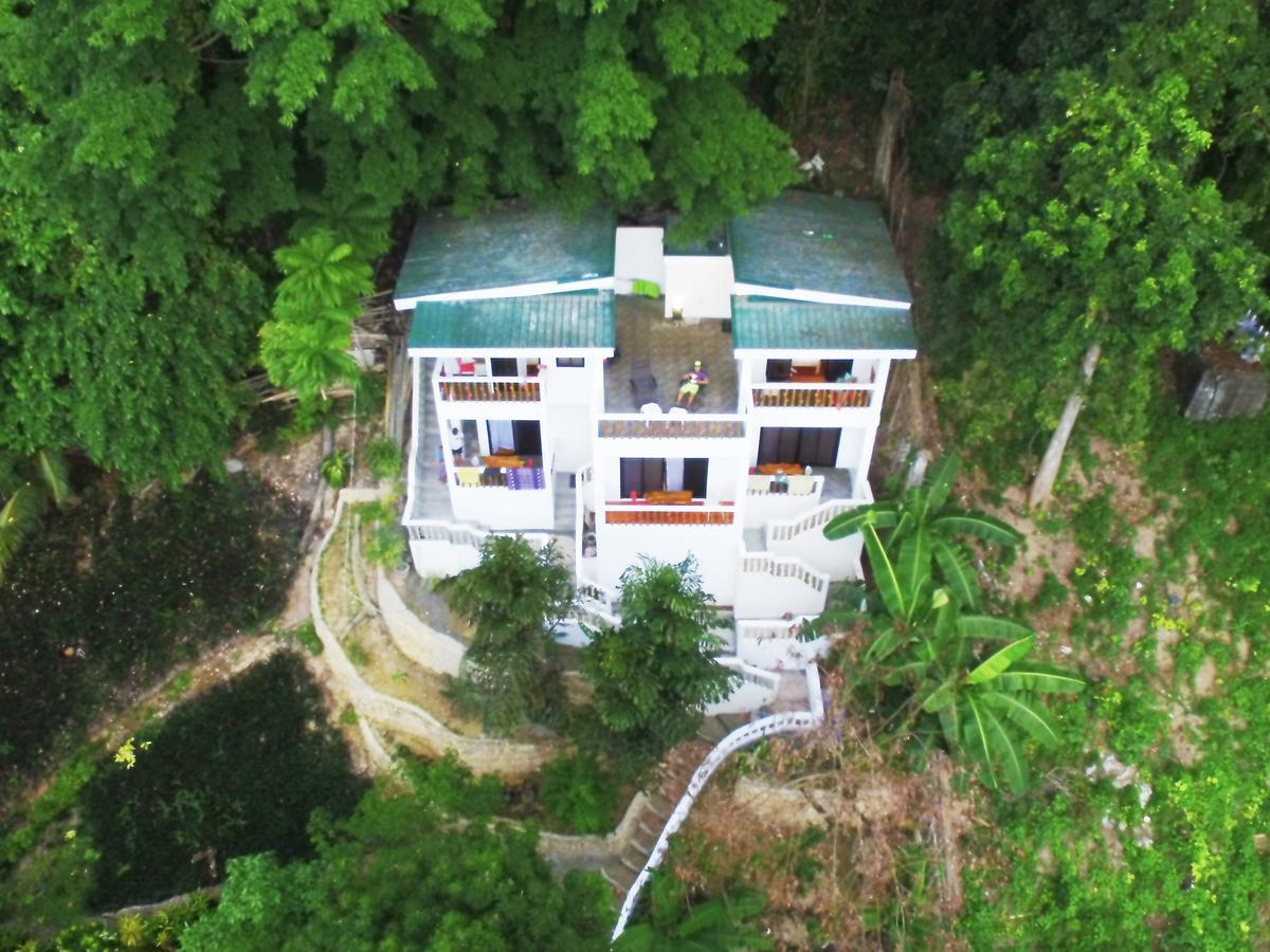 Cocoloco Beach Resort Manoc-Manoc Exterior photo