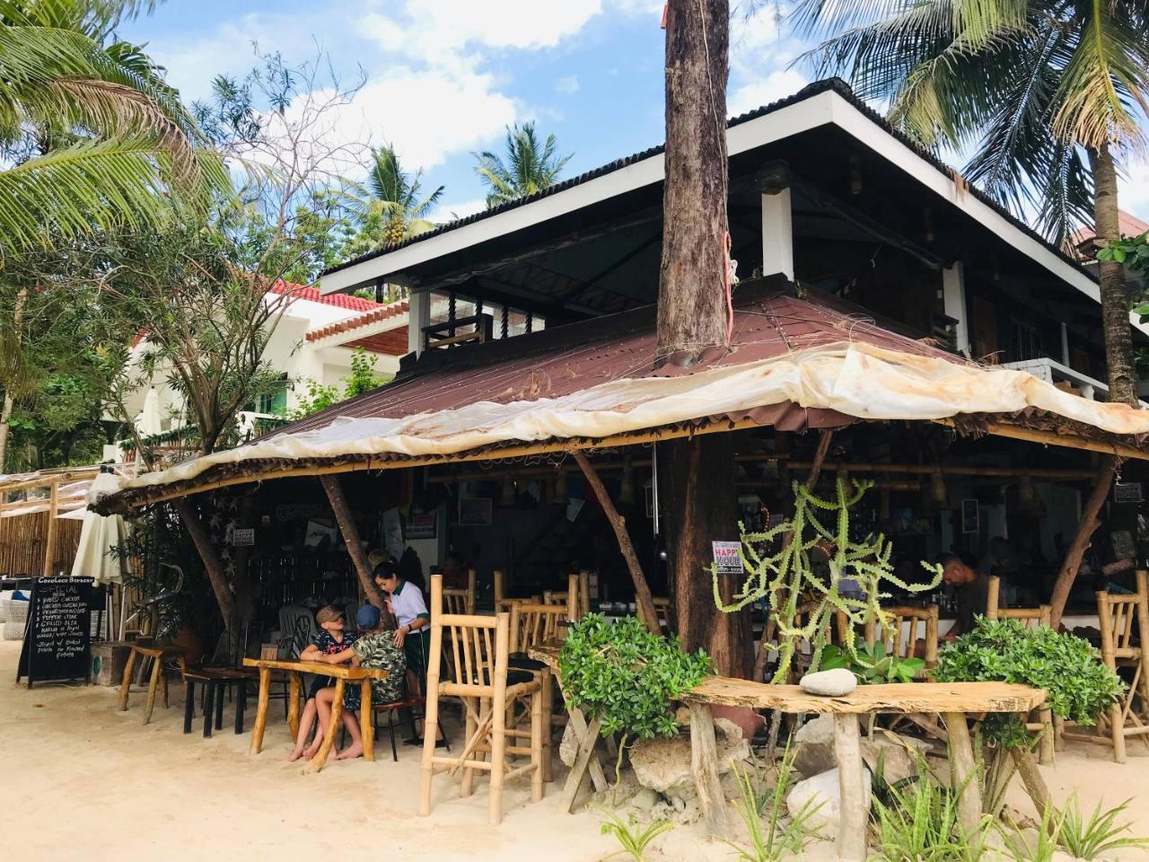 Cocoloco Beach Resort Manoc-Manoc Exterior photo