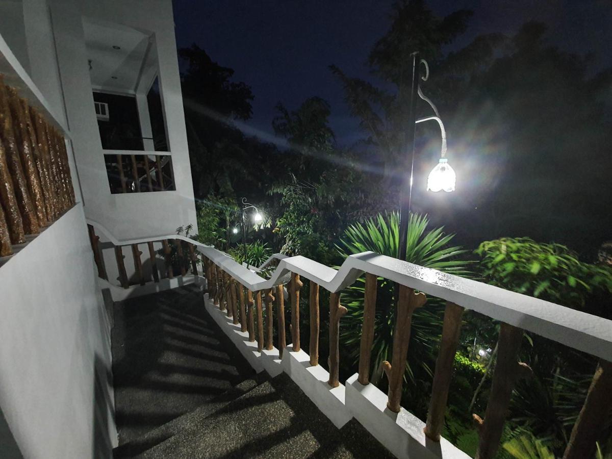 Cocoloco Beach Resort Manoc-Manoc Exterior photo