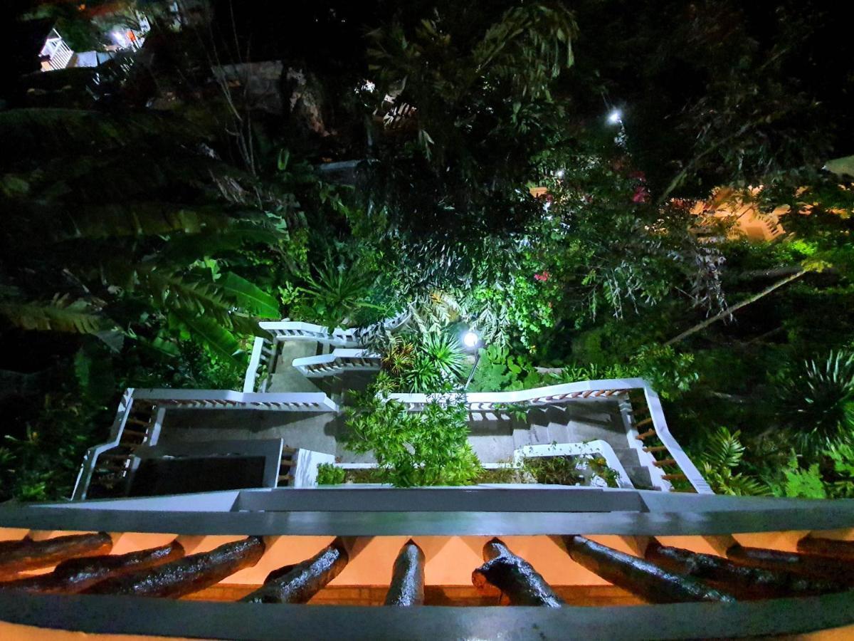 Cocoloco Beach Resort Manoc-Manoc Exterior photo