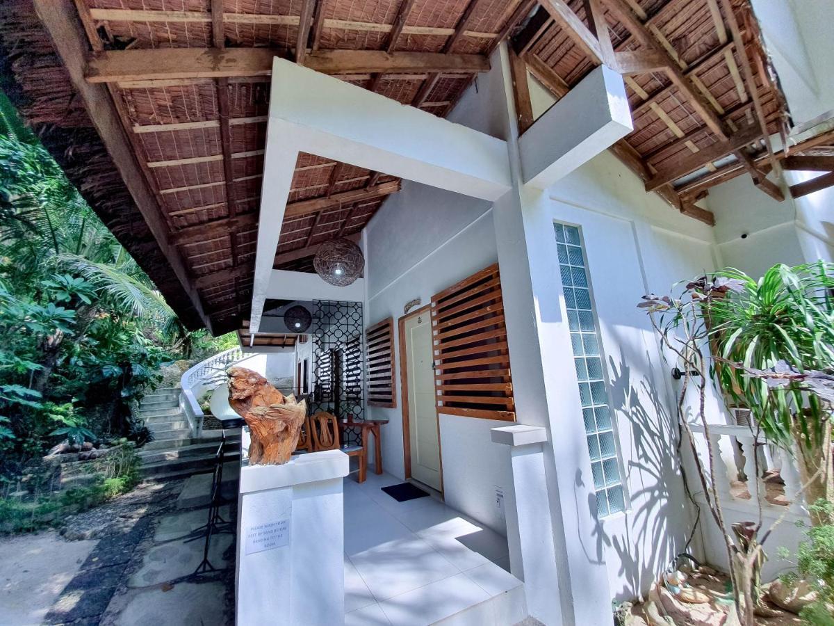 Cocoloco Beach Resort Manoc-Manoc Exterior photo