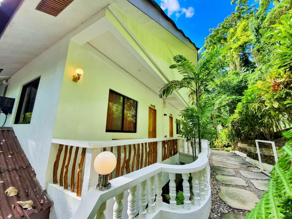 Cocoloco Beach Resort Manoc-Manoc Exterior photo