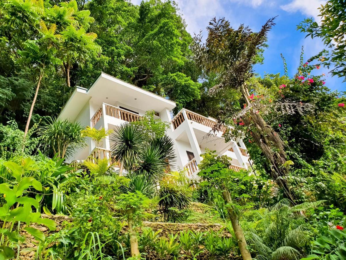Cocoloco Beach Resort Manoc-Manoc Exterior photo
